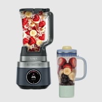Ninja CrushBoss&trade; Sistema de Cocina 2 en 1: Licuadora y Vaso Port&aacute;til