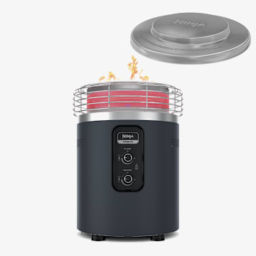 Chauffe-terrasse et foyer extérieur Ninja Fireside360™ et Couvercle pour roches en céramique Ninja™ Ensemble