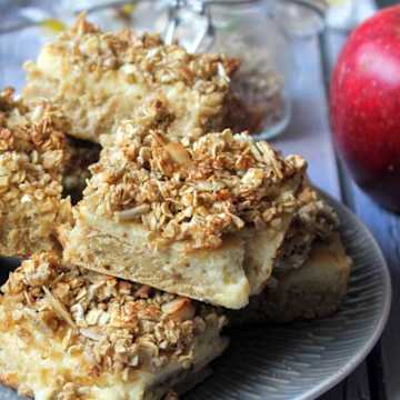 Apple Crumble Cheesecake Slices