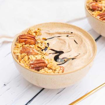 Pecan Pie Smoothie Bowl