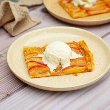 Apple and Cinnamon Tart