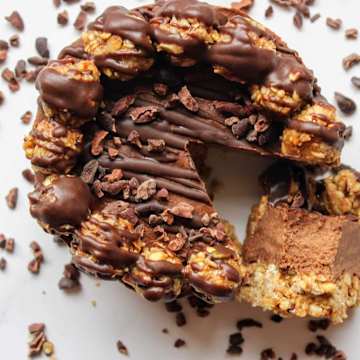 Chocolate Granola Cheesecake