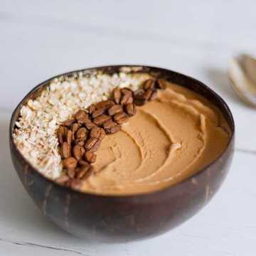 Bol de smoothie au caf&eacute;