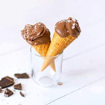 Cr&egrave;me glac&eacute;e au caramel au chocolat sal&eacute;