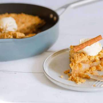 Crumble aux pommes et poires &eacute;pic&eacute;es