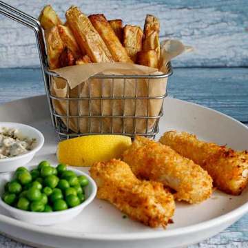 Doigts de poisson, frites et petits pois