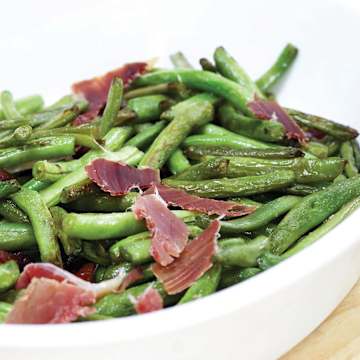 Haricots verts grills au prosciutto et loignon