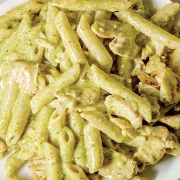 Creamy Pesto Pasta with Cheesy Chicken and Garlic Bread
