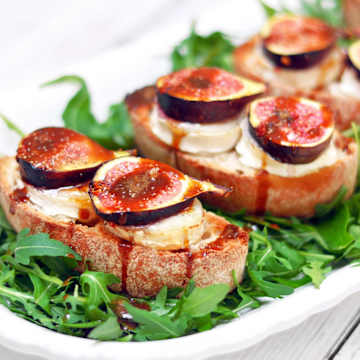 Grilled Goats Cheese Crostini with Figs