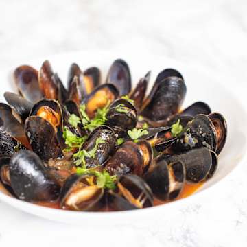 Mussels in White Wine & Tomato Sauce