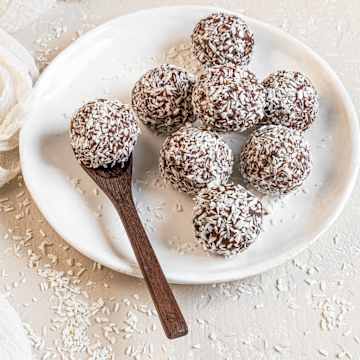 Easy Bliss Balls made with Leftover Cake