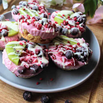 Frozen Yoghurt Berry Cups