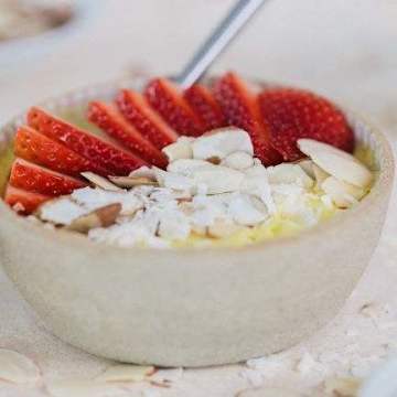 Coconut Mango Smoothie Bowl