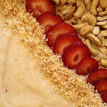 Tropical Smoothie Bowl
