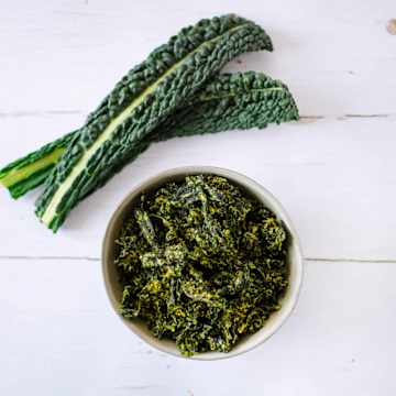 Sour Cream & Chive Kale Chips