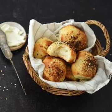 Cream Cheese Stuffed Bagel Bites