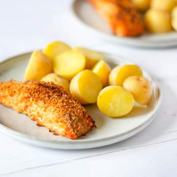 Crispy Topped Salmon with New Potatoes & Broccoli