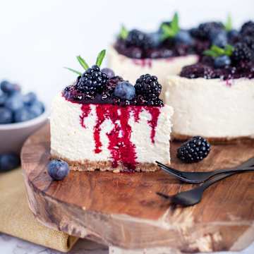 Vanilla Cheesecake with Berry Sauce
