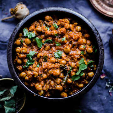 Chana Saag (Chickpeas & Spinach)