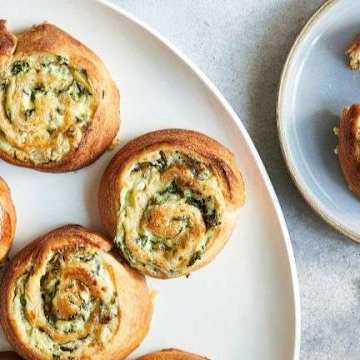 Cheesy Spinach and Artichoke Pinwheels