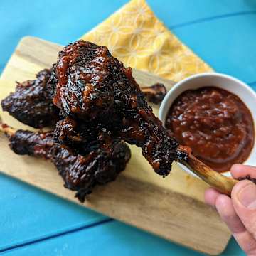 Tambours de dinde fume avec sauce BBQ aux pommes et au gingembre
