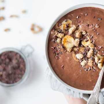 Cinnamon Roll Smoothie Bowl
