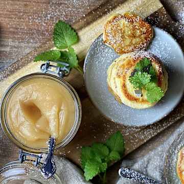Quark Cheese Dumplings with Apple Puree