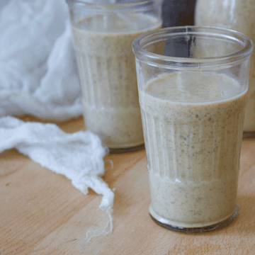 Peanut Butter, Banana & Chia Seed Smoothie