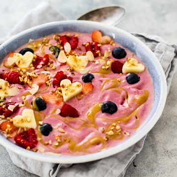 Berry Peanut Butter Smoothie Bowl