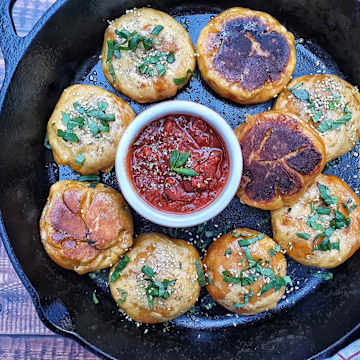 &lsquo;Pizza-man&rsquo; with Beef & Mozzarella Cheese