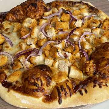 BBQ Chicken Finger Pizza