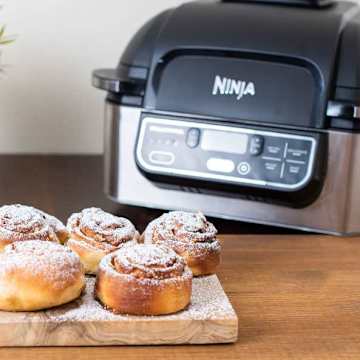 Cinnamon Rolls with Pecans
