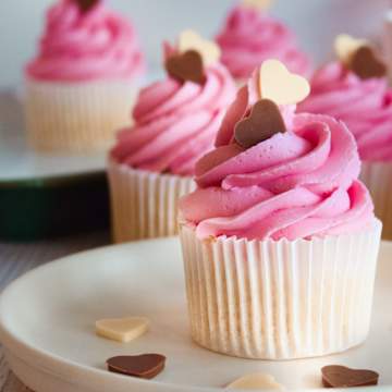 Vanilla & Raspberry Cupcakes
