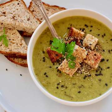 Pea, Broccoli & Spirulina Soup