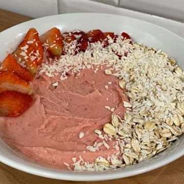 Strawberry Banana Smoothie Bowl