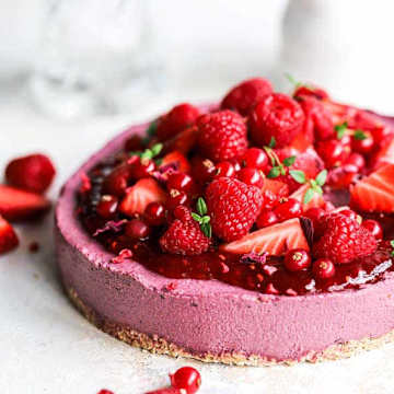 Cheesecake aux baies et &agrave; la betterave rouge