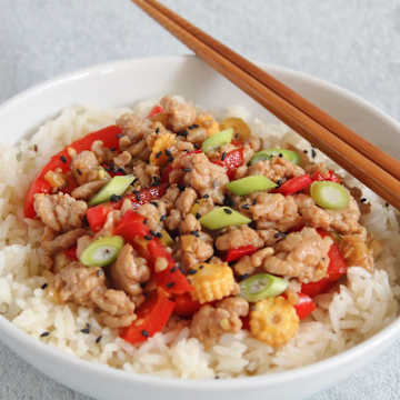 Saut&eacute; d'oignons de printemps et de gingembre