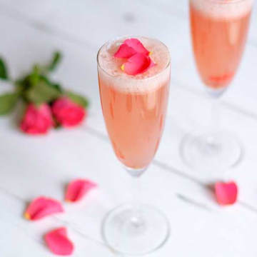 Fizz aux p&eacute;tales de rose du Jubil&eacute;
