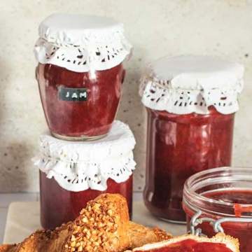 Confiture de fraises et de rhubarbe
