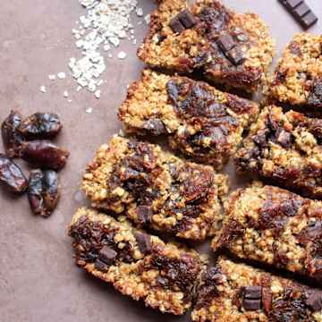 Barres de flapjack au chocolat et au caramel de dattes