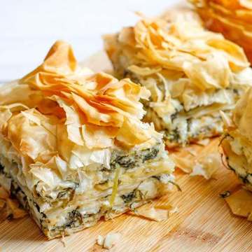 Tarte Filo aux &eacute;pinards, &agrave; la feta et aux &oelig;ufs