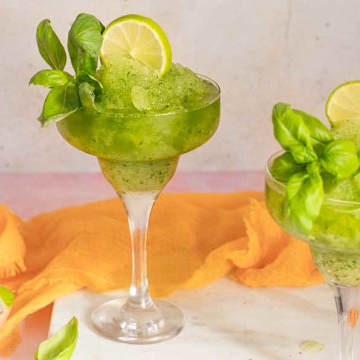 Margaritas glac&eacute;es au citron vert et au basilic