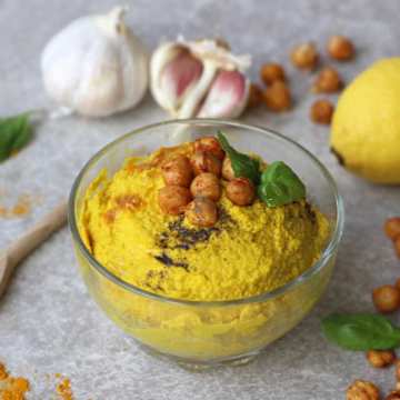 Hummus &eacute;pic&eacute; au curcuma et au cumin