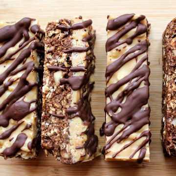 Tranche de brownie croustillant au chocolat blanc