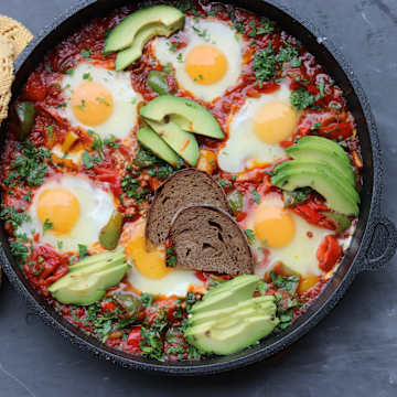 Shakshuka with green pepper
