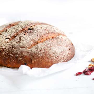 Pain aux noix et aux canneberges