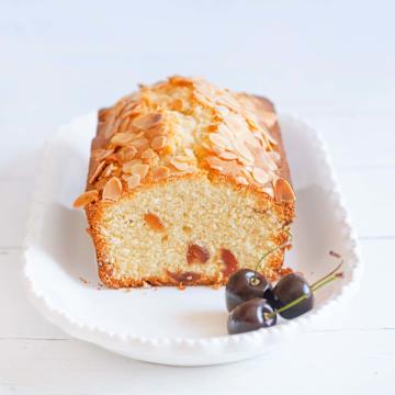 G&acirc;teau aux cerises et aux amandes