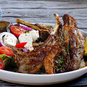 Lammkoteletts mit Feta-Salat