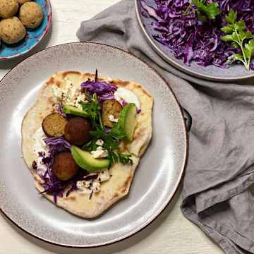 Falafel auf Naan Brot