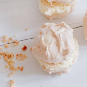 Hazelnut meringues